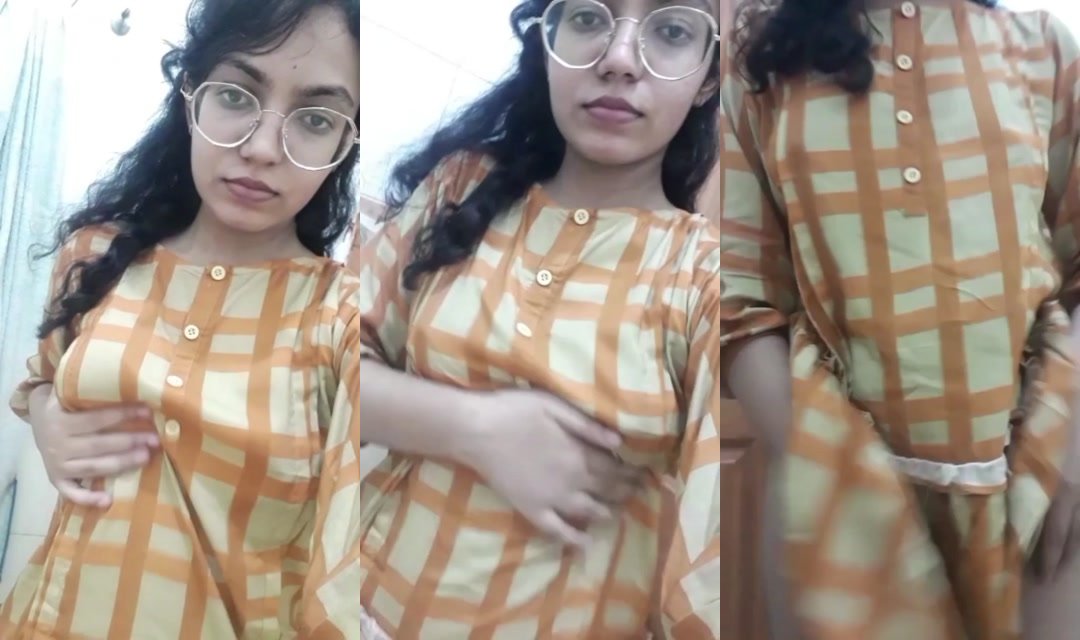 HORNY CHASMISH SLIM GF TEASING SEXY BODY And THICK ASS