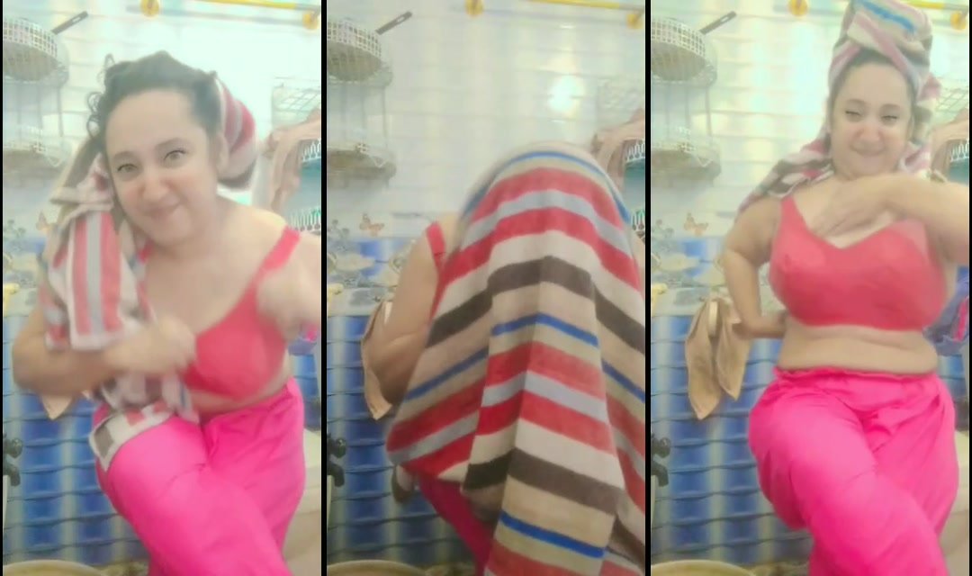 Chubby Bhabi Showing