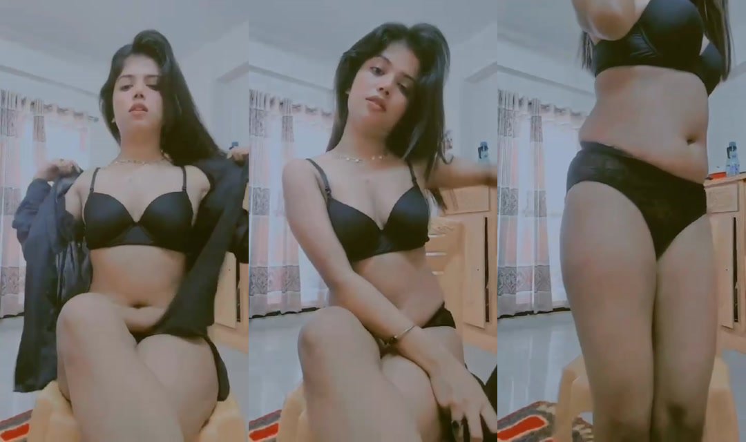 Sexy gorgeous Bangladeshi horny babe fingering hard